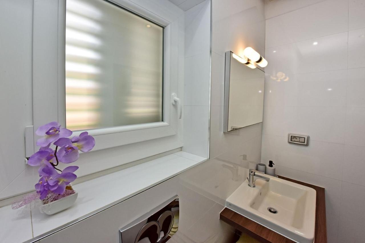 Apartment Maja For Max 5 Persons With Pool Gulici, Pet Friendly Porec