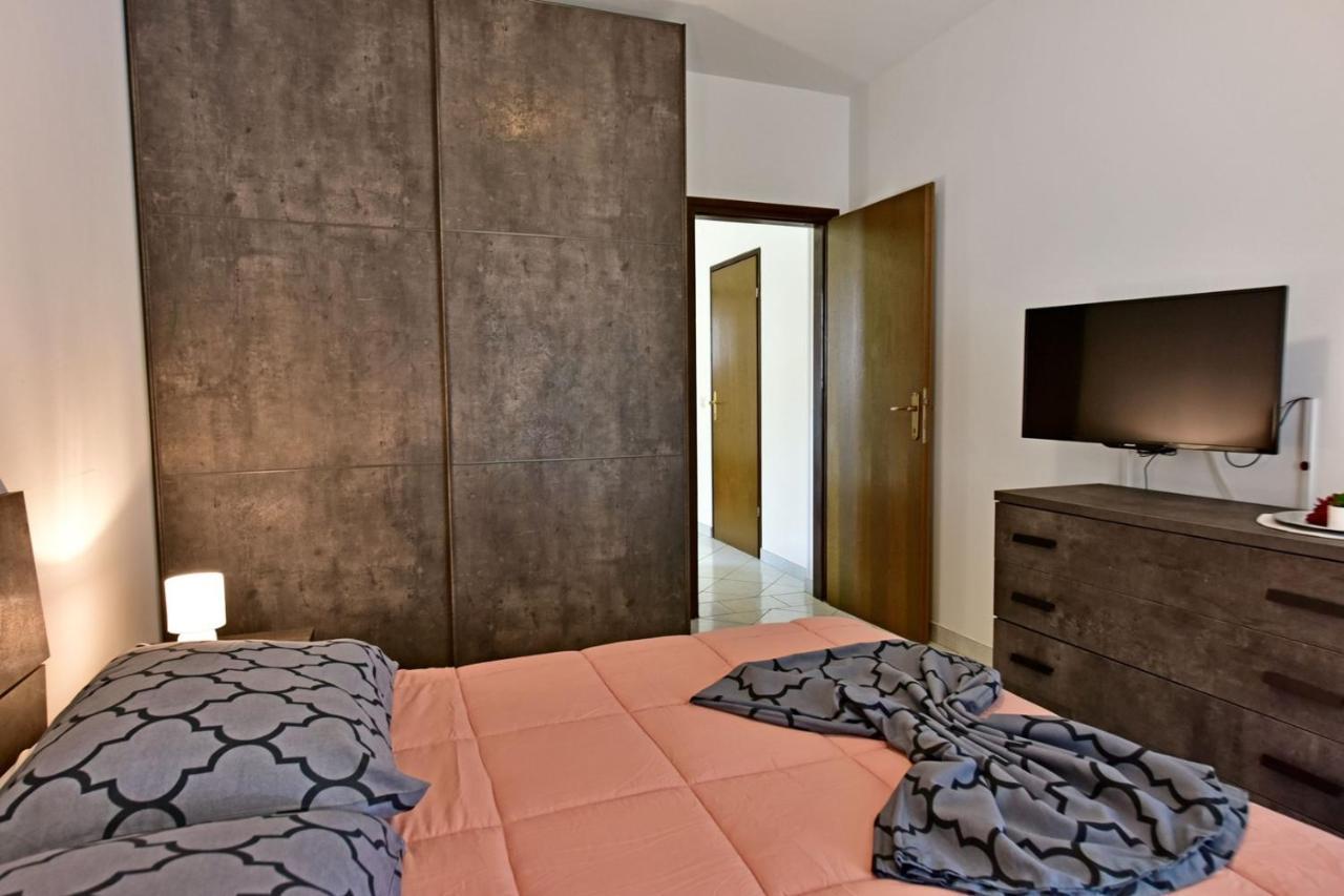 Maja For Max 5 Persons With Pool Gulici, Pet Friendly