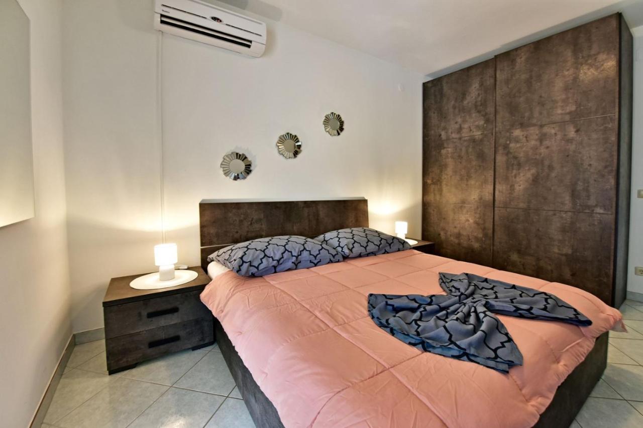 Maja For Max 5 Persons With Pool Gulici, Pet Friendly Apartment *