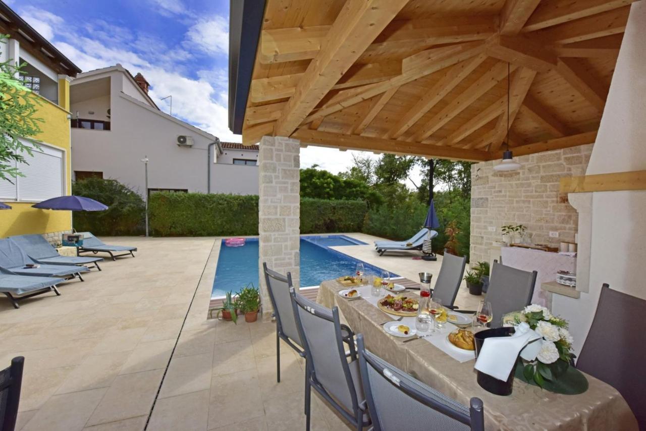 Maja For Max 5 Persons With Pool Gulici, Pet Friendly