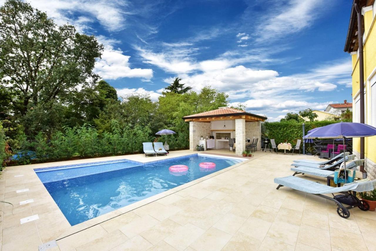 Maja For Max 5 Persons With Pool Gulici, Pet Friendly Apartment