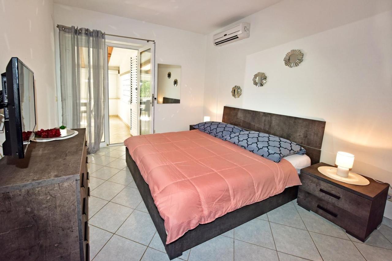 Maja For Max 5 Persons With Pool Gulici, Pet Friendly