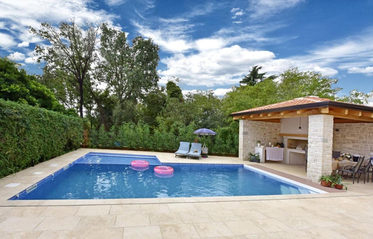 Maja For Max 5 Persons With Pool Gulici, Pet Friendly
